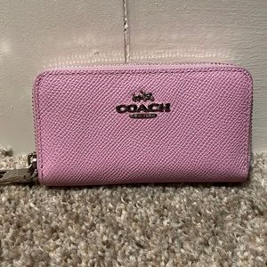 COACH Pink card purse .AUTHENTIC